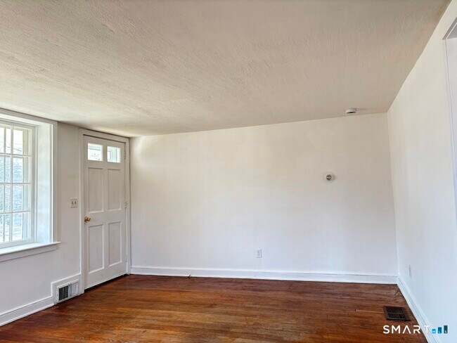 Photo - 107 N Main St Unidad First floor by driveway