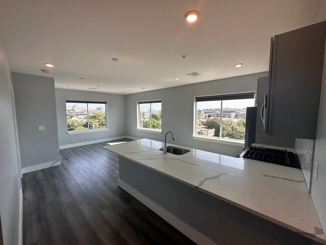 Building Photo - 55 W 5th St Rental