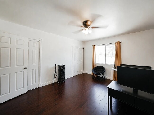 Photo - 10715 3rd Ave