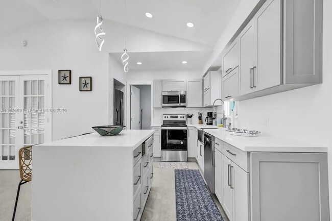 Photo - 1100 NE 17th Way