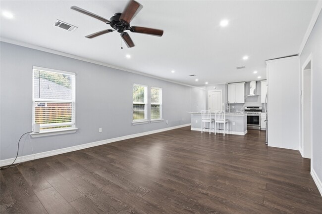 Photo - 531 Woolworth St