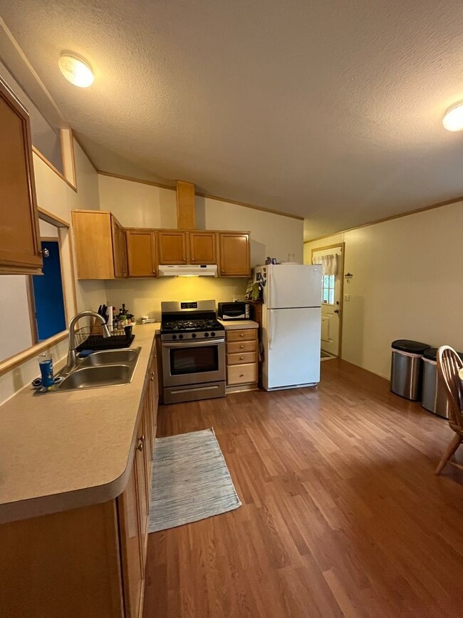 Photo - Great Location! 3 Bed, 2 Bath West-Flagstaff Home - Students & Pets OK! Avail Aug 10th!