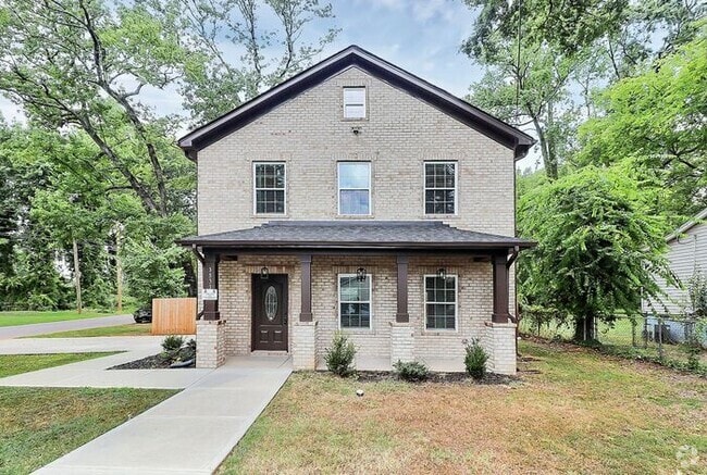 Building Photo - Stunning 3BD/2.5BA Home in Charlotte!