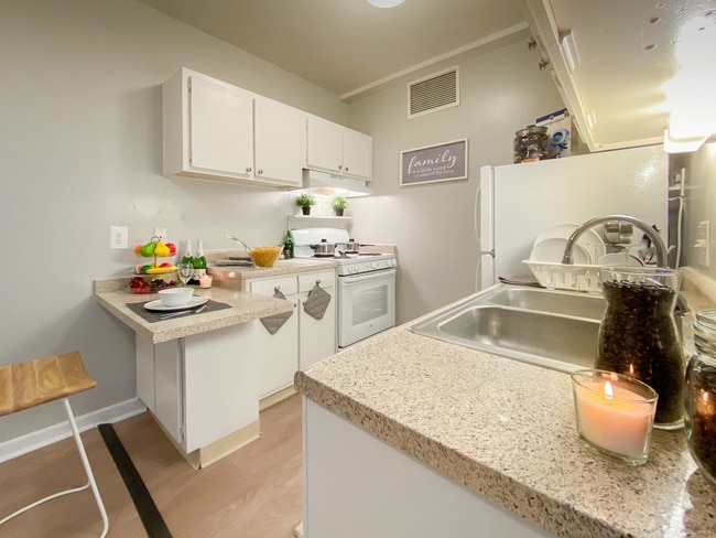 Photo - Park East - Park Knowles Apartments