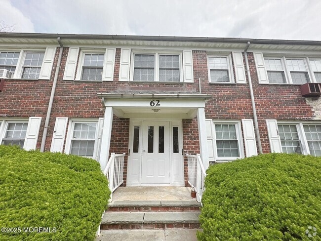 Building Photo - 62 Stonehurst Blvd Unit G Rental