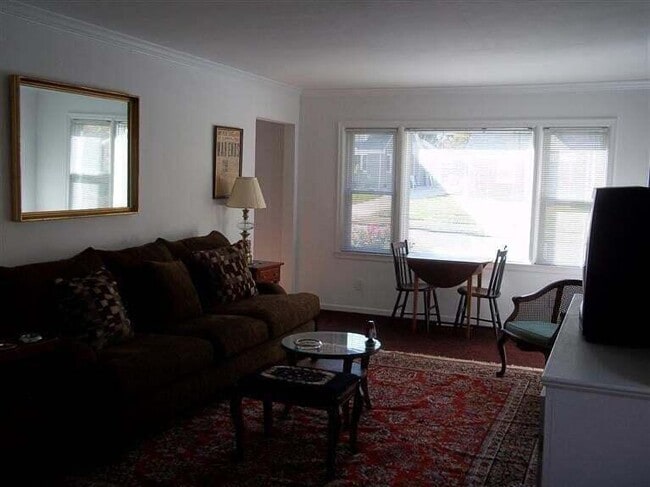 Photo - 341 Hollyhill Dr
