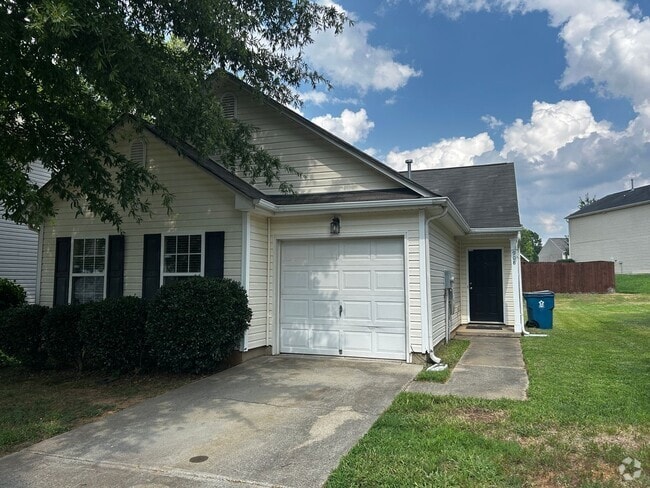 Building Photo - Lovely 3 Bedroom Home in Kyliglen!