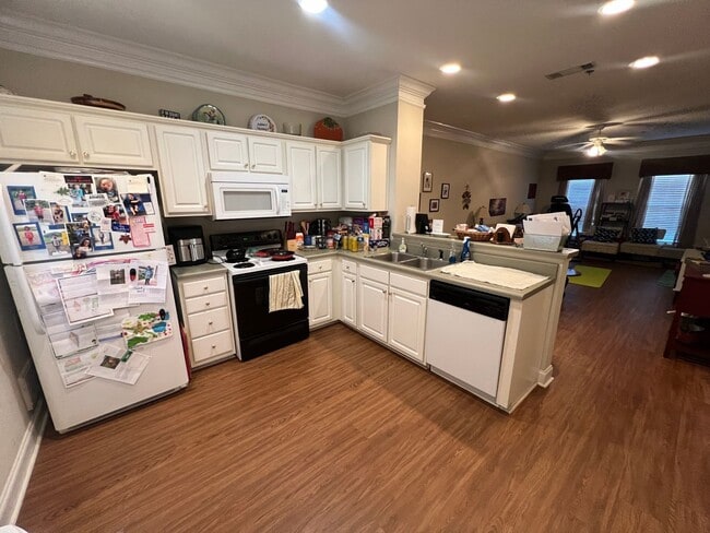 Building Photo - 2 Bed 2.5 Bath Condo