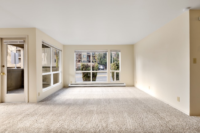 Photo - 12520 Roosevelt Way NE Unidad 303