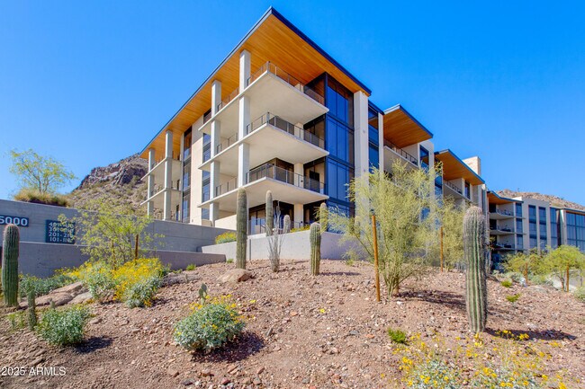5000 N Camelback Rdg Dr Unit 206