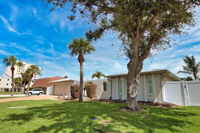 Photo - Seasonal Venice Island Pool Home half block from Golden Beach deeded access to the Gulf!