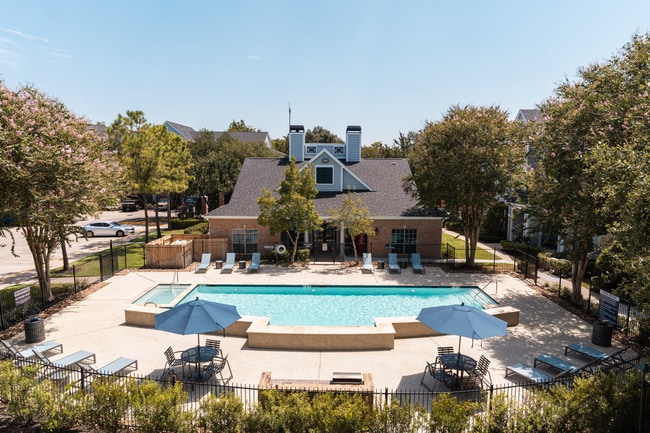 Photo - Centre at Columbia Court Apartments