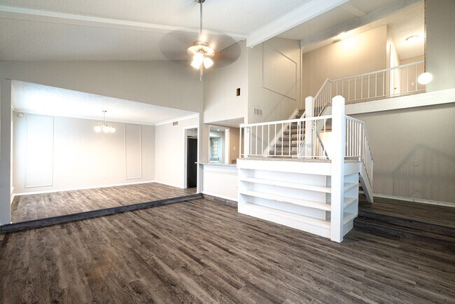 Photo - 1121 Via Del Rey