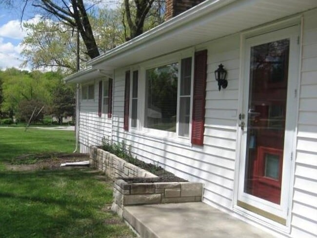 Photo - Spacious 4-Bedroom Ranch in District 66 with Walkout Basement & Mother-in-Law Suite