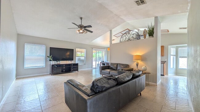 Building Photo - 608 S San Marcos Ct