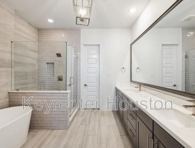 Photo - 2914 Lamar St