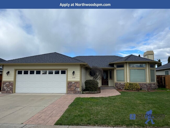 Photo - Beautiful 3 Bedroom 2 Bath Home Over 1700 Sq Feet to Live In****$500.00 Off First Months Rent***