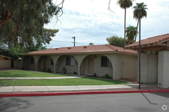 Building Photo - Buenas On Indian School Apartments