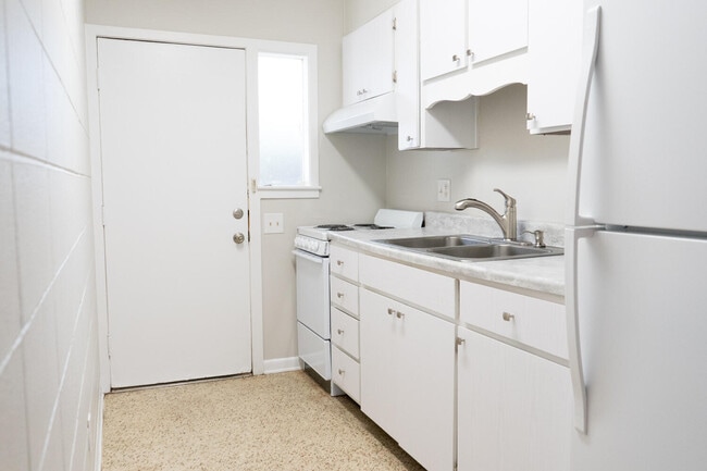 Building Photo - 80 4th Ave Unit 8 Rental