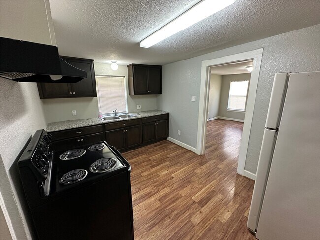 Photo - 4201 Chapman St