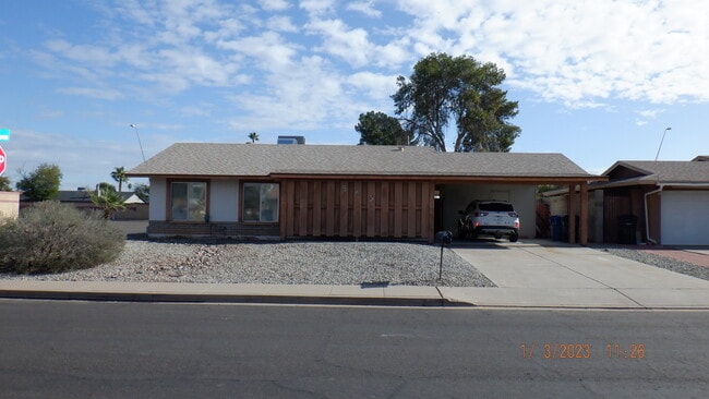 Front - 563 N Santa Anna Casa