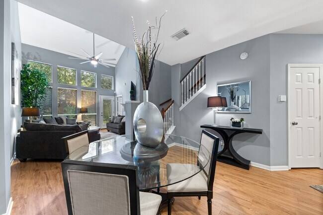 Photo - 30 Endor Forest Pl