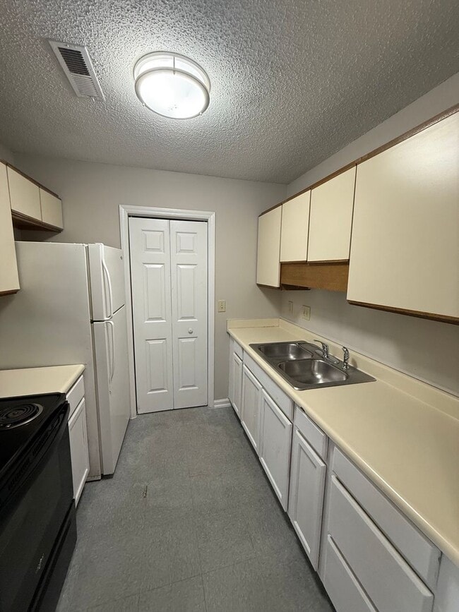 Photo - Three bedroom, two bath condo in High Point Unidad 1806-E Woods Lane