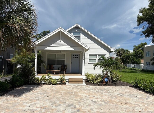 701 Oak Ave