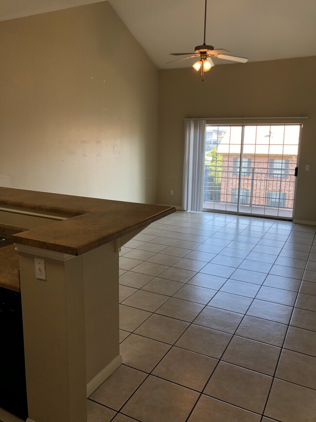 Photo - 2401 Leon St