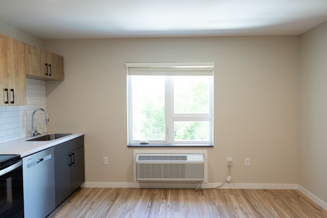 Photo - Riverview Apartments