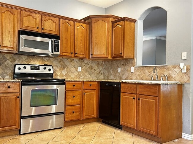 Photo - 574 Westford St