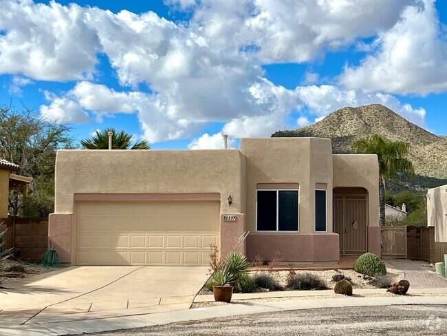 Building Photo - Southwestern Home Adjoining Natural Desert...