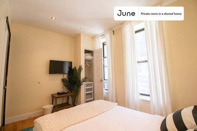 Photo - Room in Shared 5 bed/2 bath home Unidad C