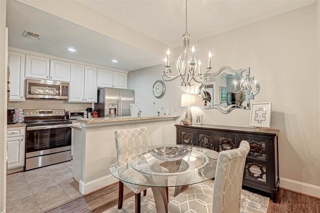 Building Photo - 11711 Memorial Dr Unit 389