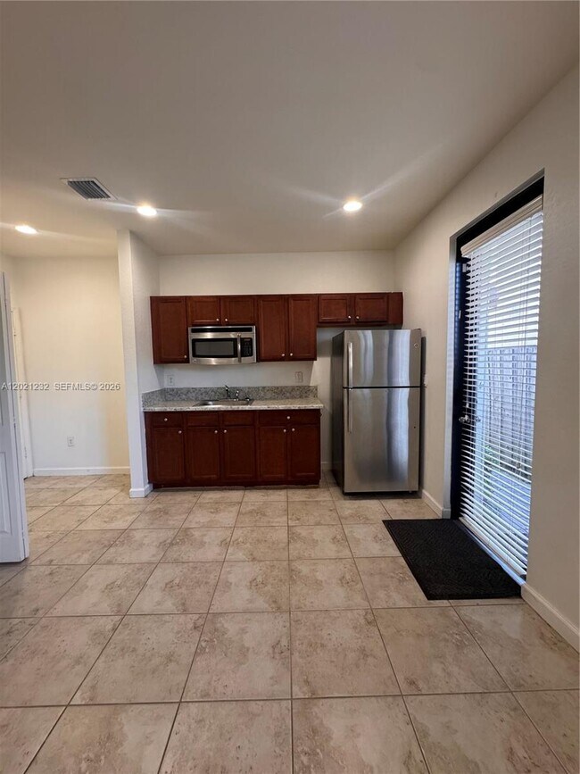 Building Photo - 15400 SW 173rd St Unit 2