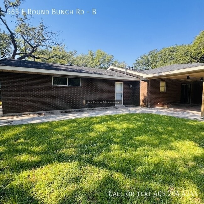 Building Photo - 565 E Roundbunch Rd Unit B
