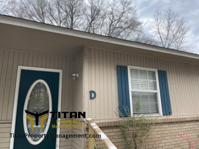Building Photo - 2br/1.5 bath apartment Unit 2017 Sagecrest St. Apt D