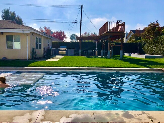 BBQ area - 4635 Lindblade Dr