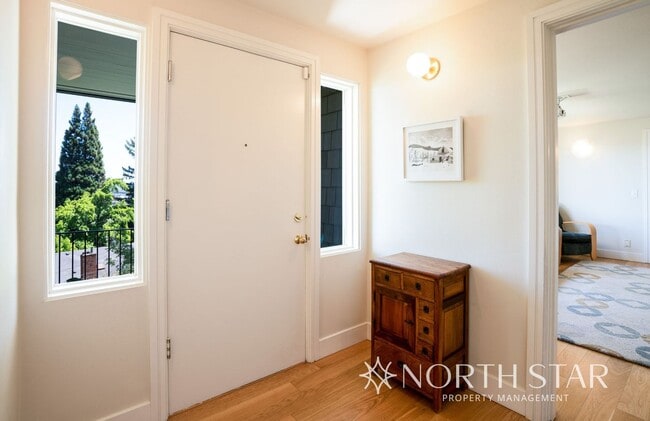 Photo - Stunning Views Close in NW Portland