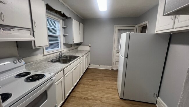 Cocina - 1351 Waverly Ave