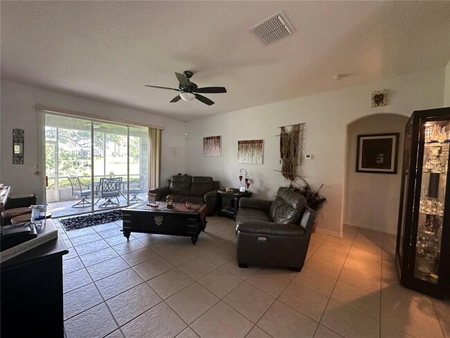 Photo - 3458 Chessington St