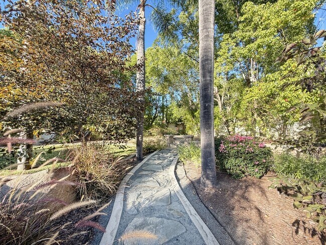 14212 Sandhill Rd