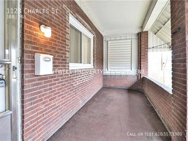 Photo - 1123 Charles St