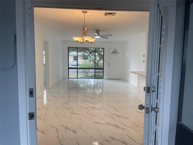 Photo - 730 NE 23rd Pl