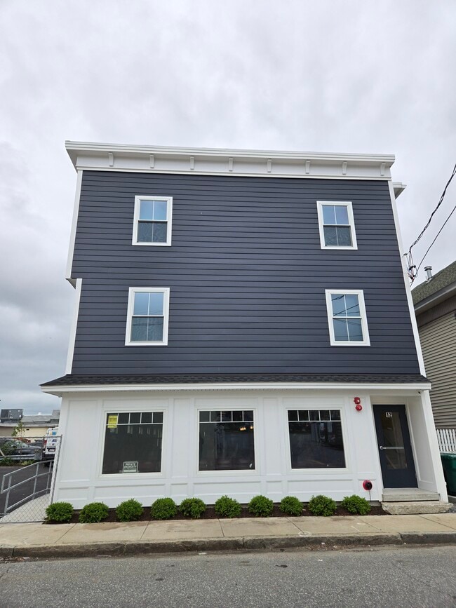 Building Photo - 12 W 5th St Unit 1