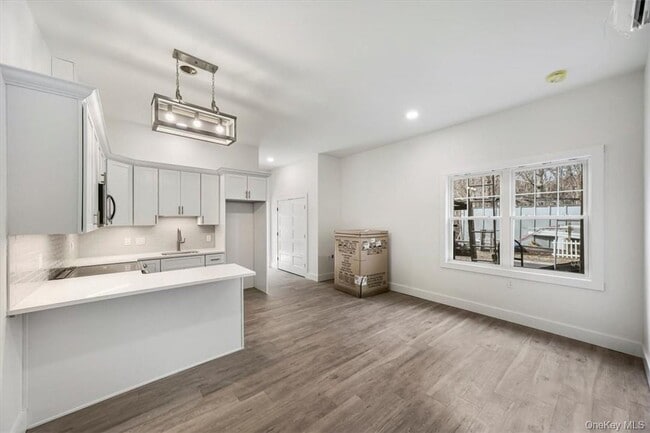 Building Photo - 1083 US-9 Unit 49