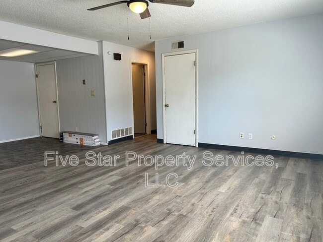 Photo - 201 W Allen St Unit 211