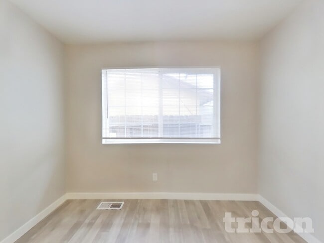 Photo - 910 Donner Pass Rd