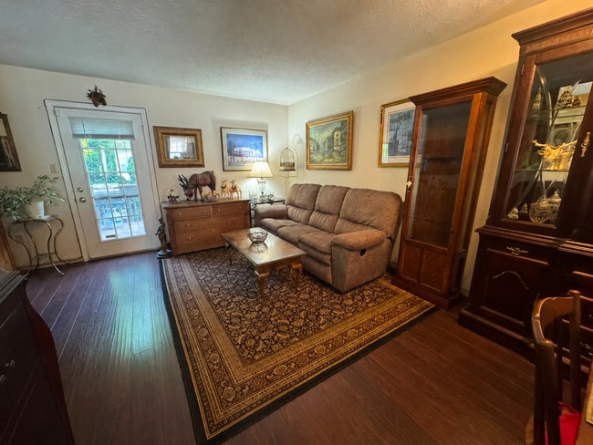 Photo - 103 Gateway Dr
