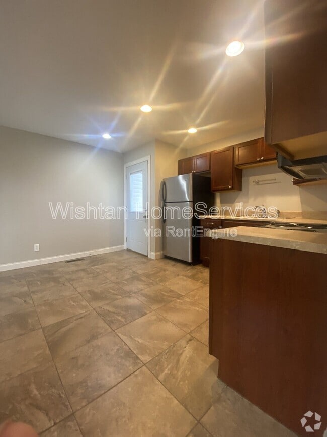 Building Photo - 524 W Murray St Rental